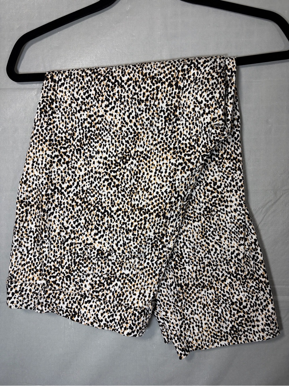 208. Jules & Léopold woman’s Animal Print capris - White, Black and Tan